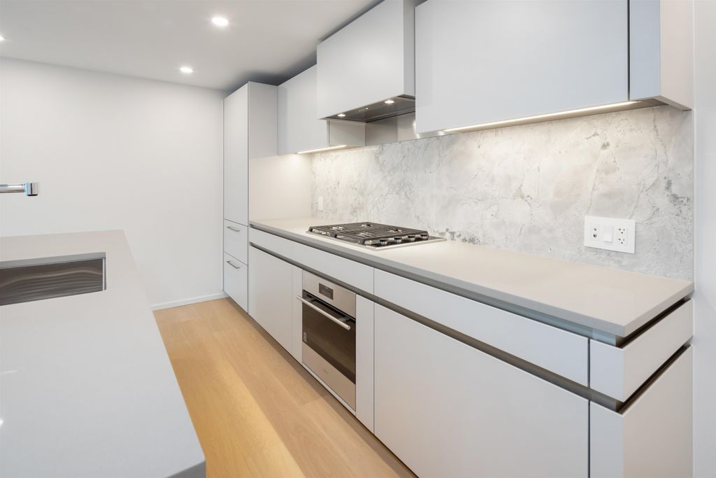 listing image 1102414249401476130