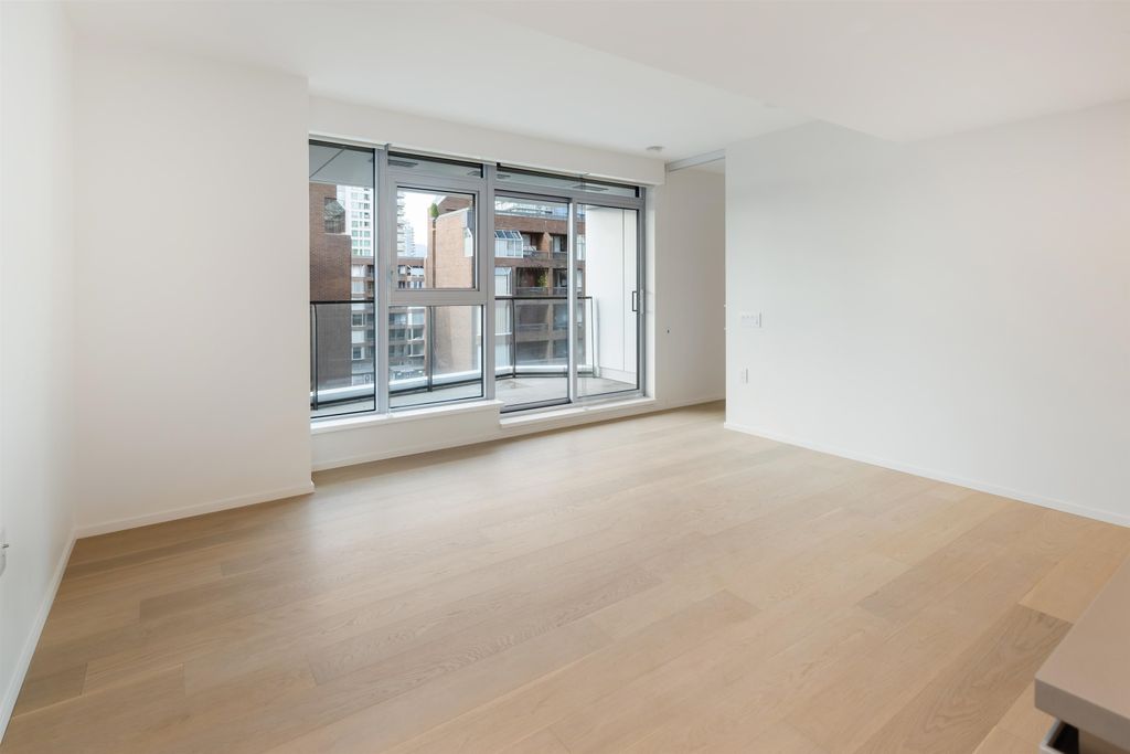 listing image 1100665822505434176
