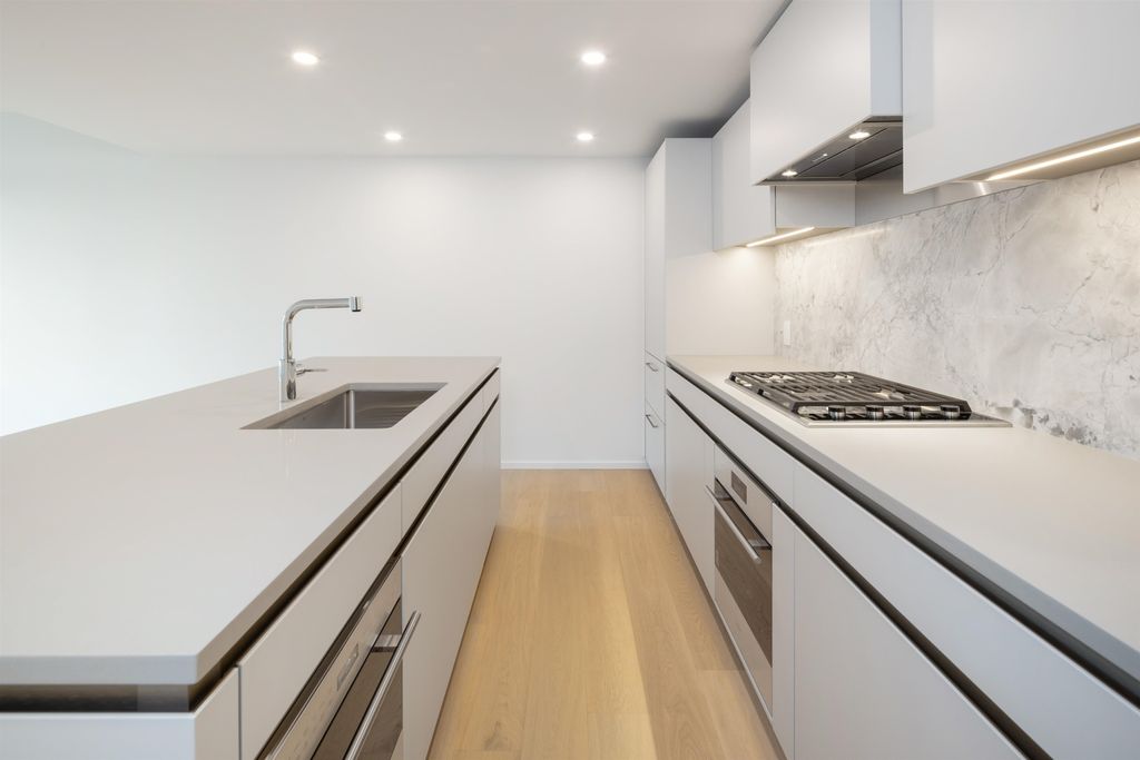 listing image 1100298005792652539