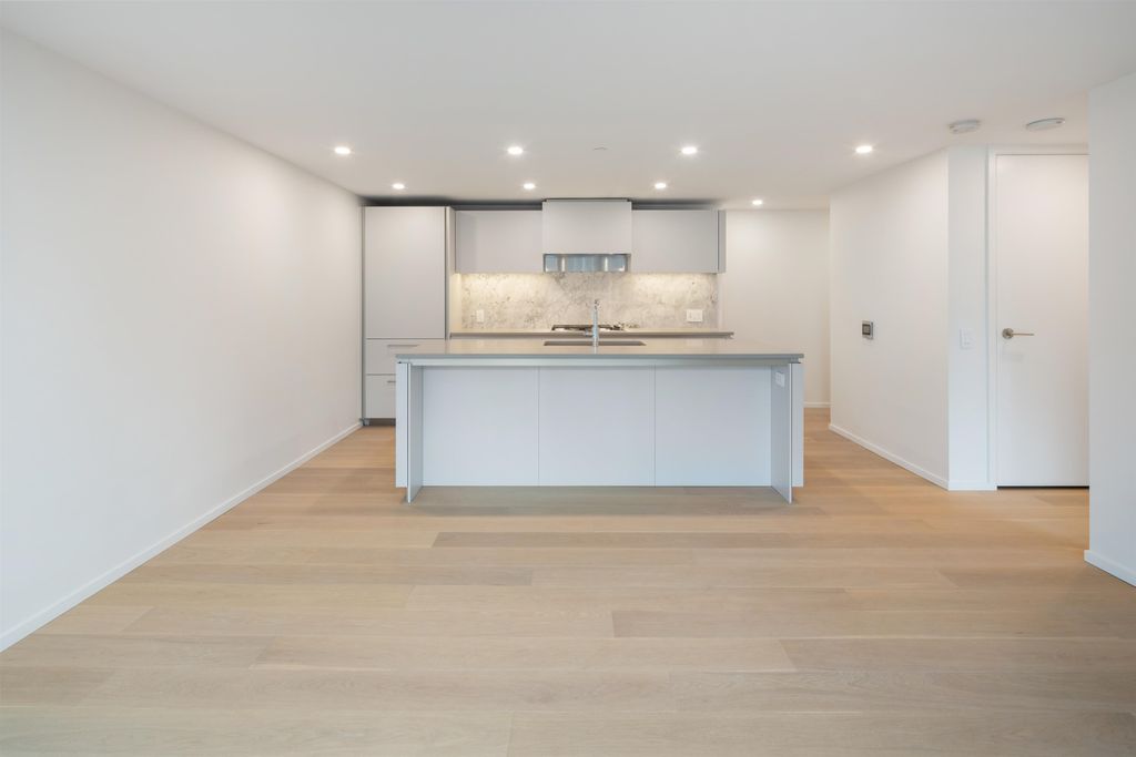 listing image 1104715773602430739