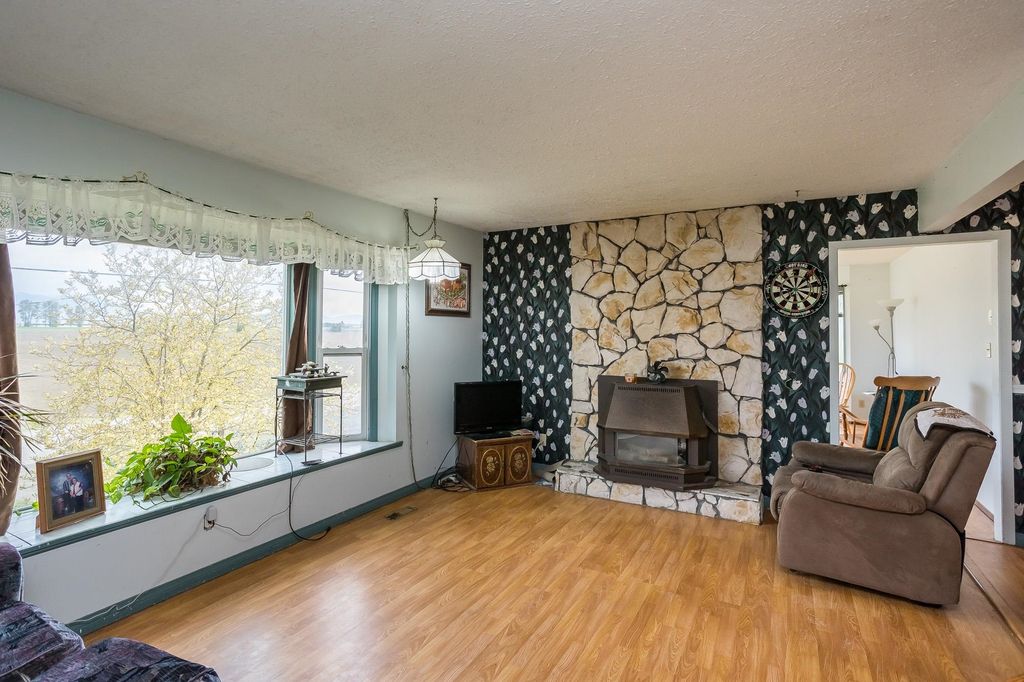 listing image 1104857025539309332
