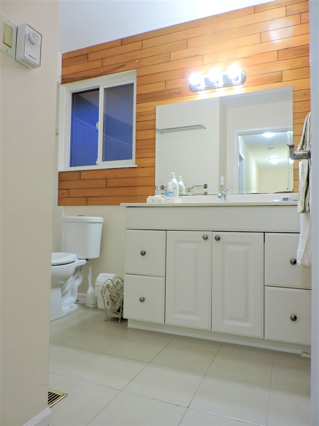 listing image 1104084072919840384