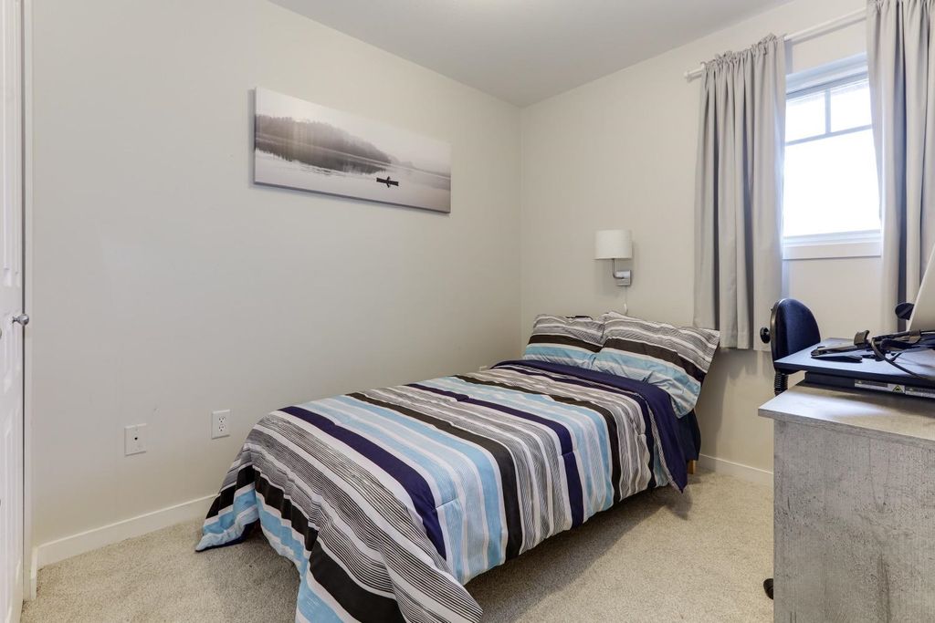 listing image 1108459620412673986