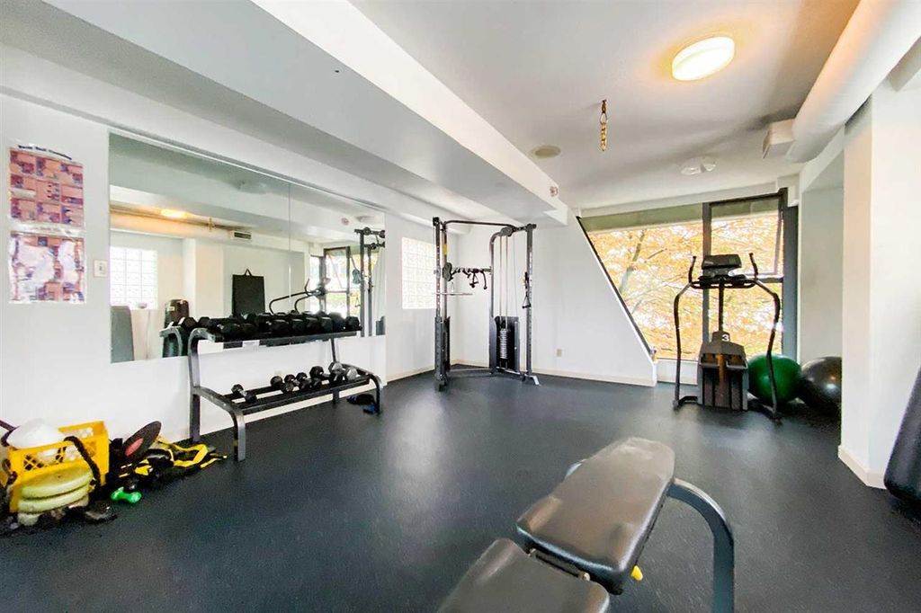 listing image 1109908134367678179