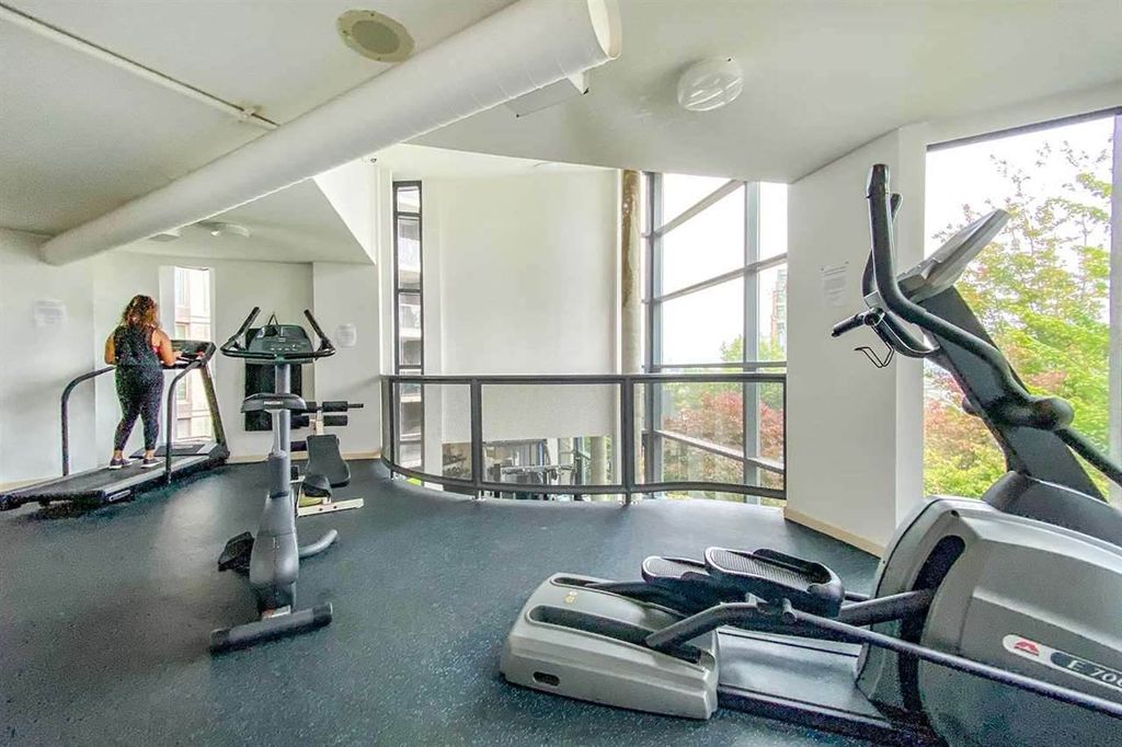 listing image 1103199061817716352