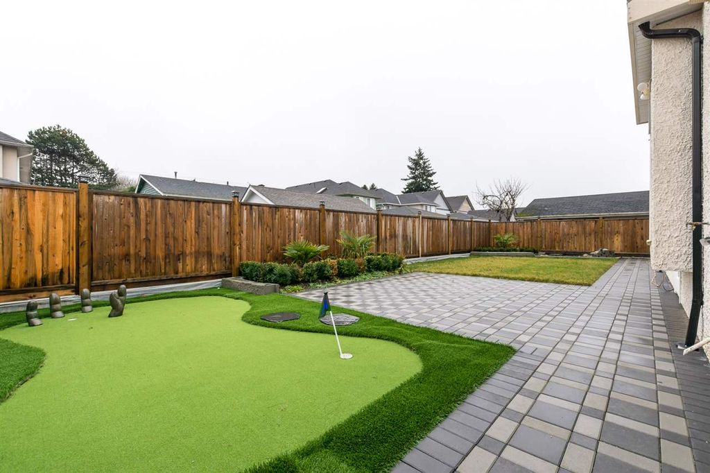 listing image 1109095715831492954