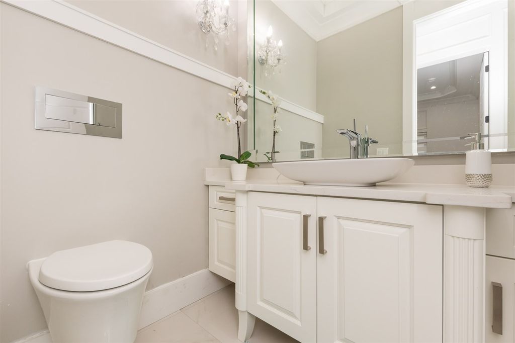 listing image 1102684605458535602