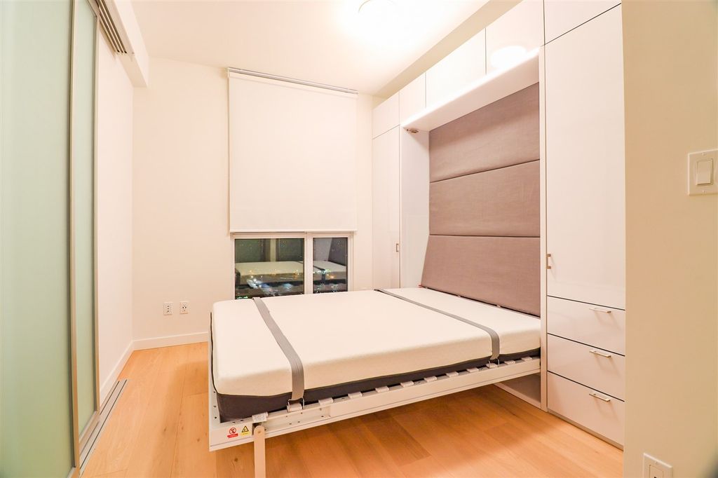 listing image 1105928137434593467