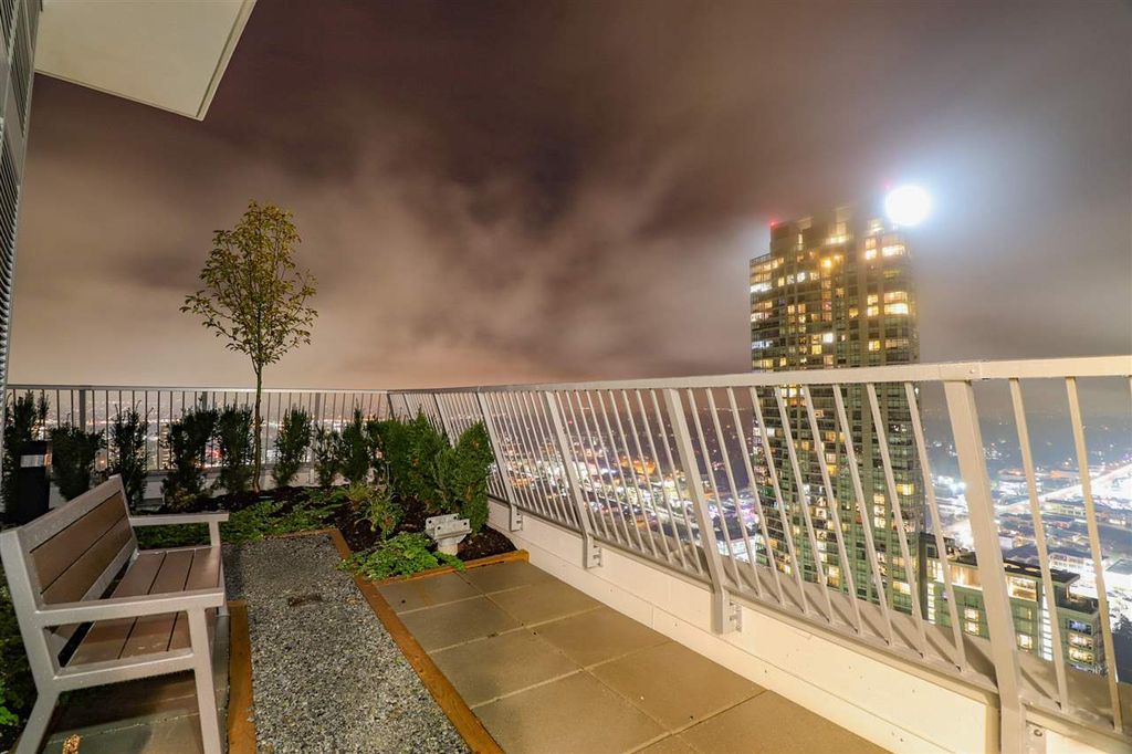 listing image 1100549480496301697