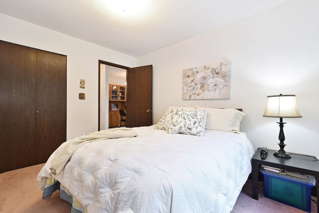 listing image 1104745333935665291