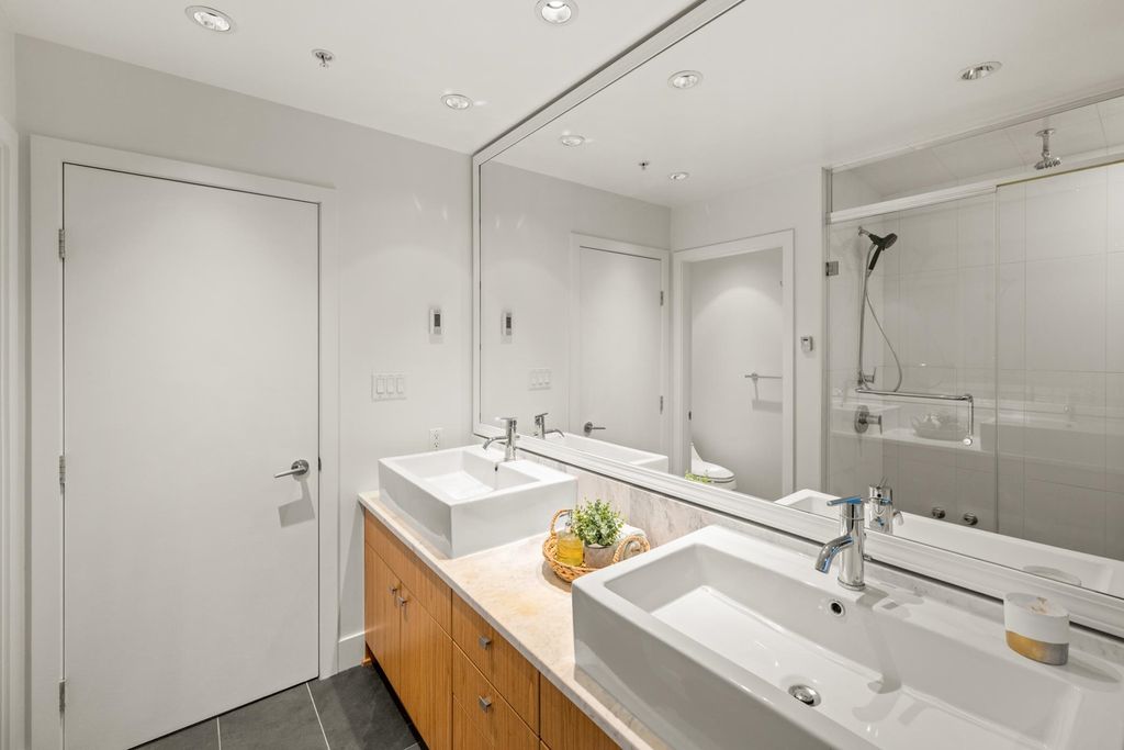 listing image 1109554932171579587