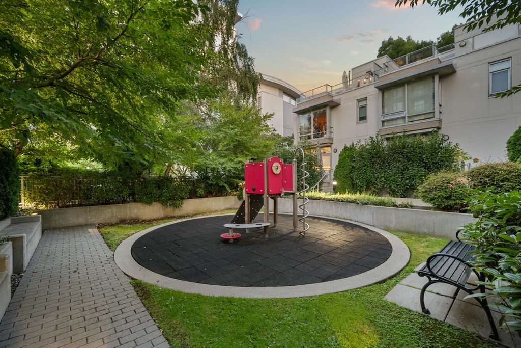 listing image 1109888386320670364