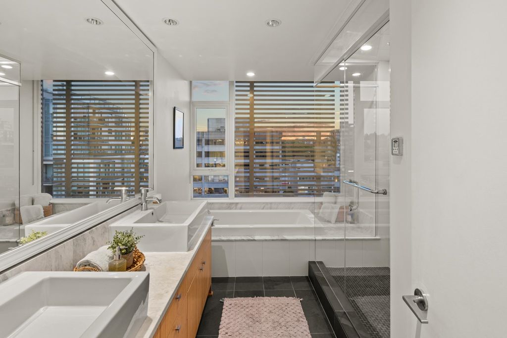 listing image 1102782000403939295