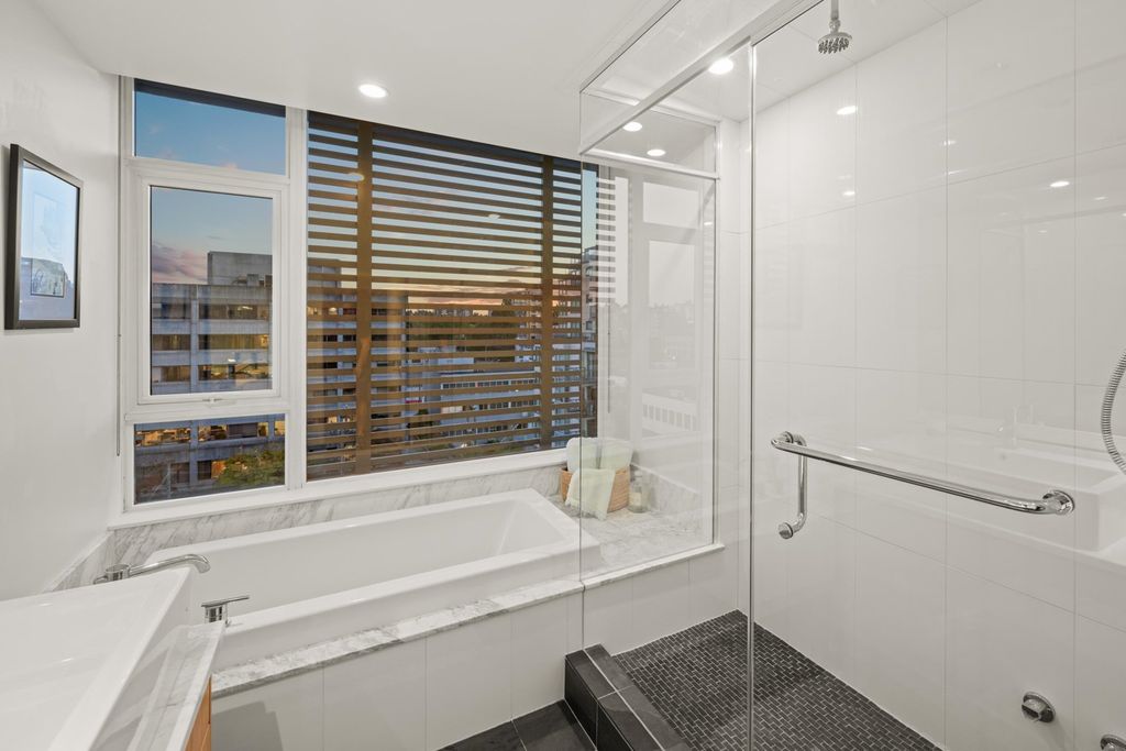listing image 1107035327887941865