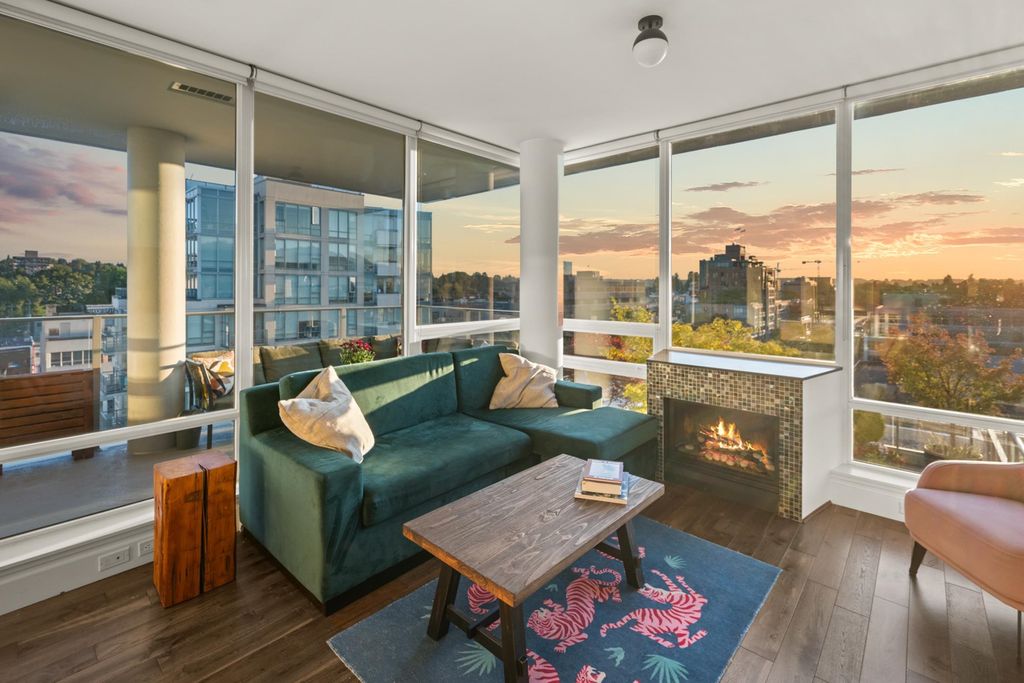 listing image 1104828107796680708
