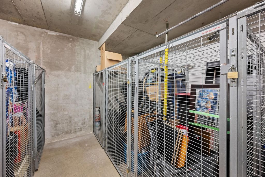 listing image 1100234225385281741