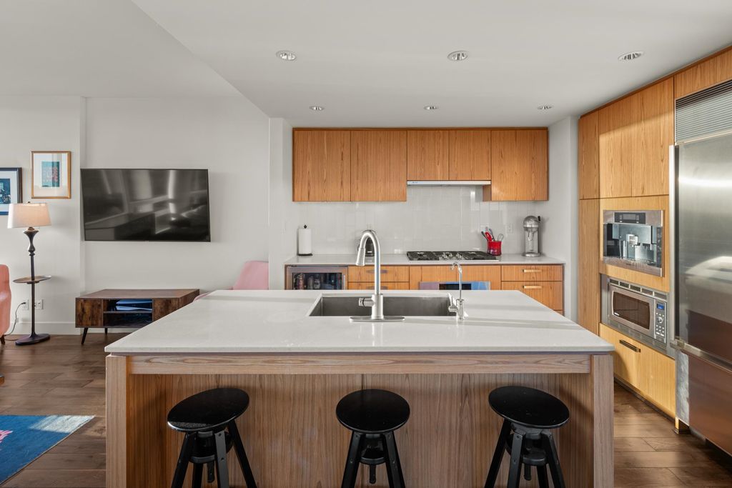 listing image 1101631737275410725