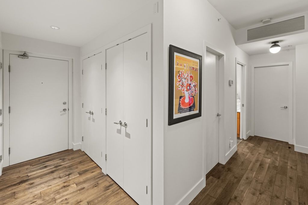 listing image 1100760776764852986