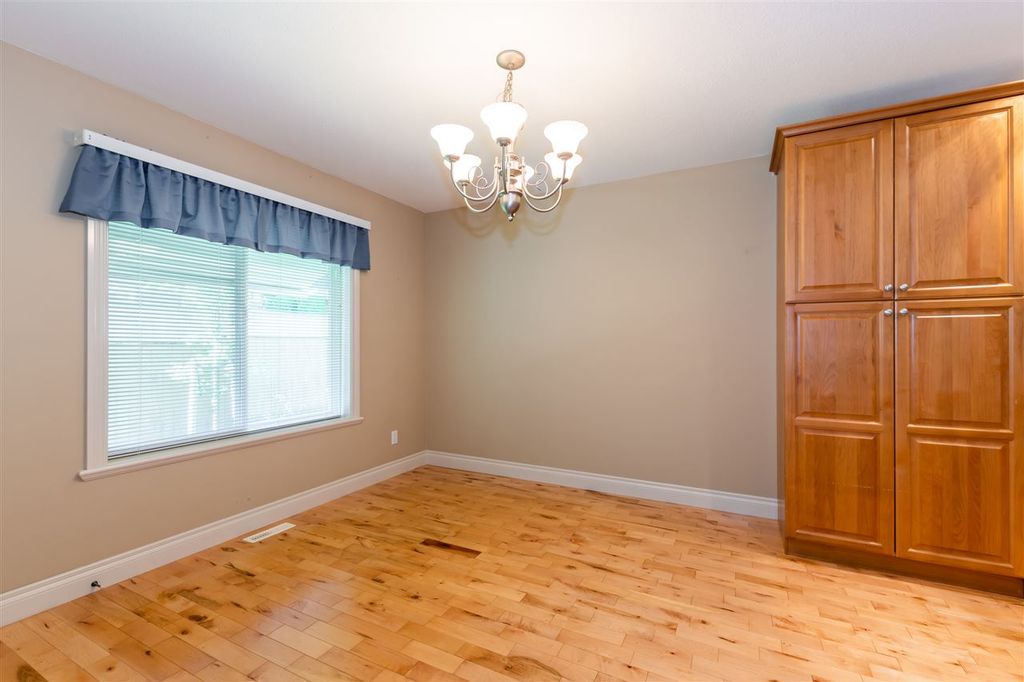 listing image 1108330474100986673