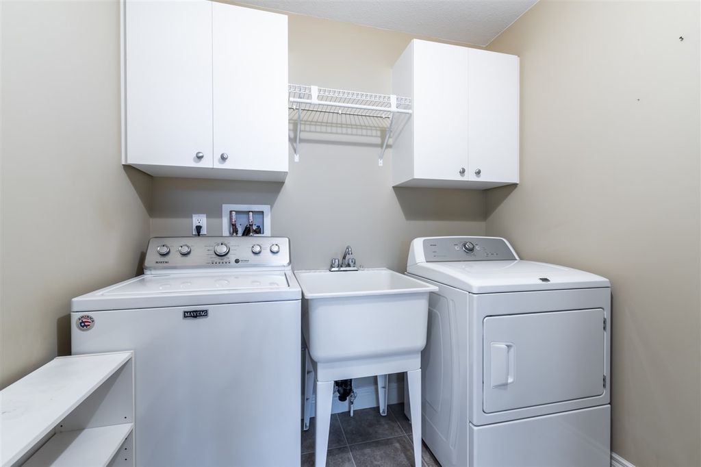 listing image 1108555278598352657