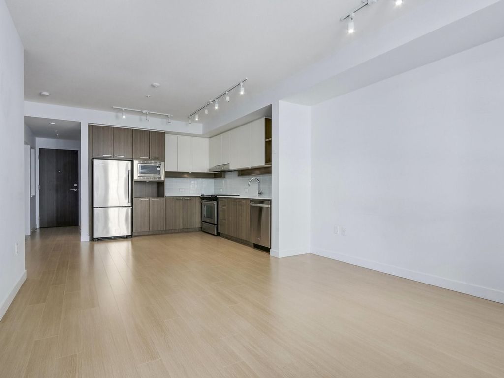 listing image 1104255905198641914