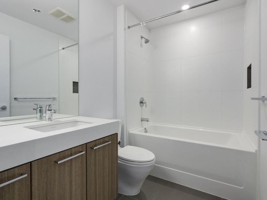 listing image 1104278598544860890