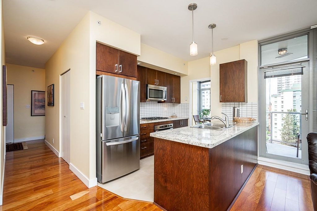 listing image 1103173214571975209