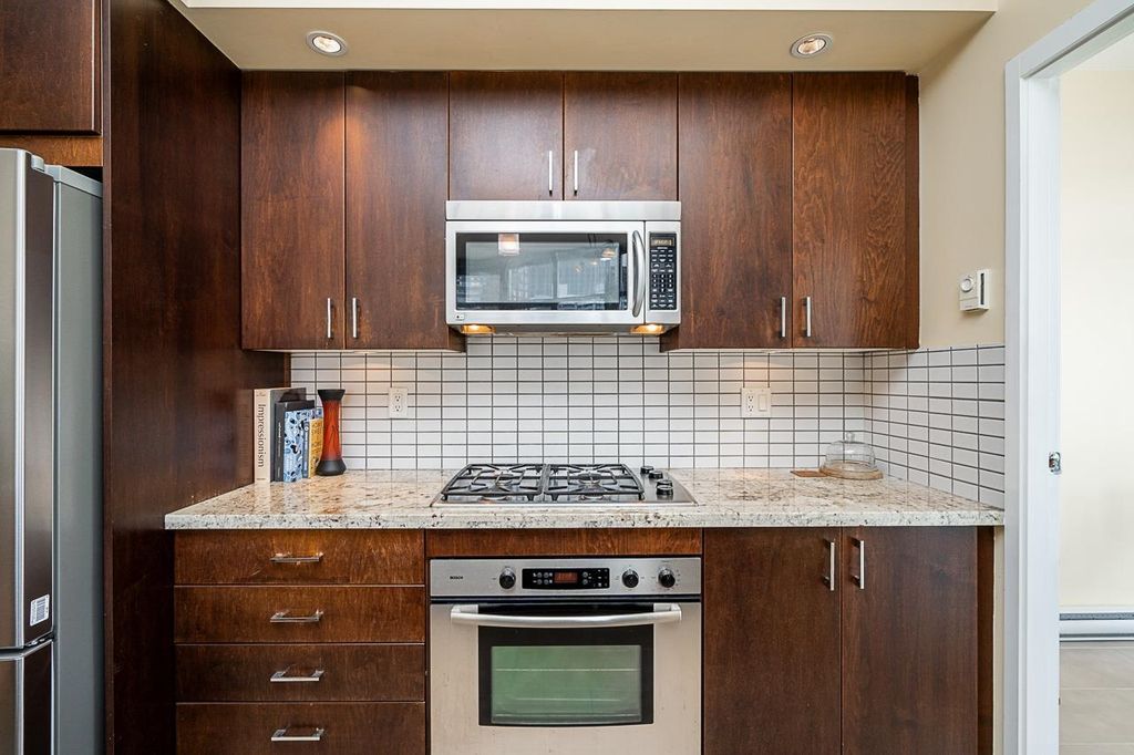 listing image 1105492321875400572