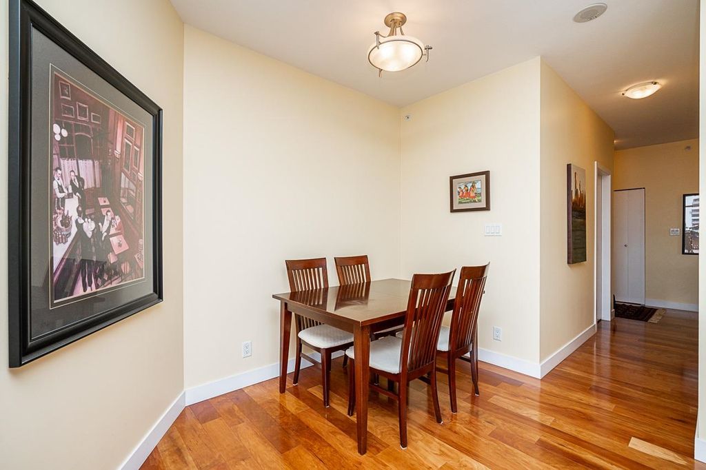listing image 1104032350389191708