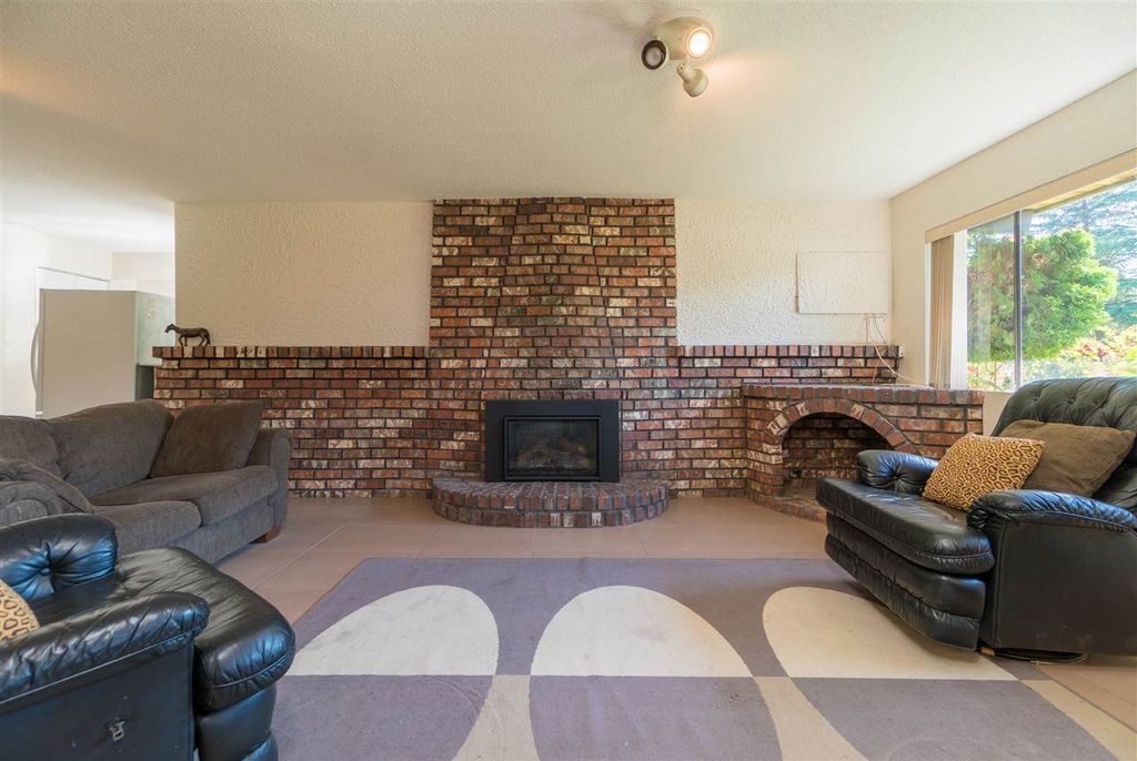 listing image 1103604262256849921