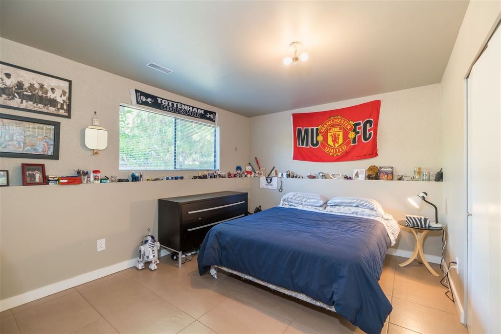 listing image 1105349000672410373