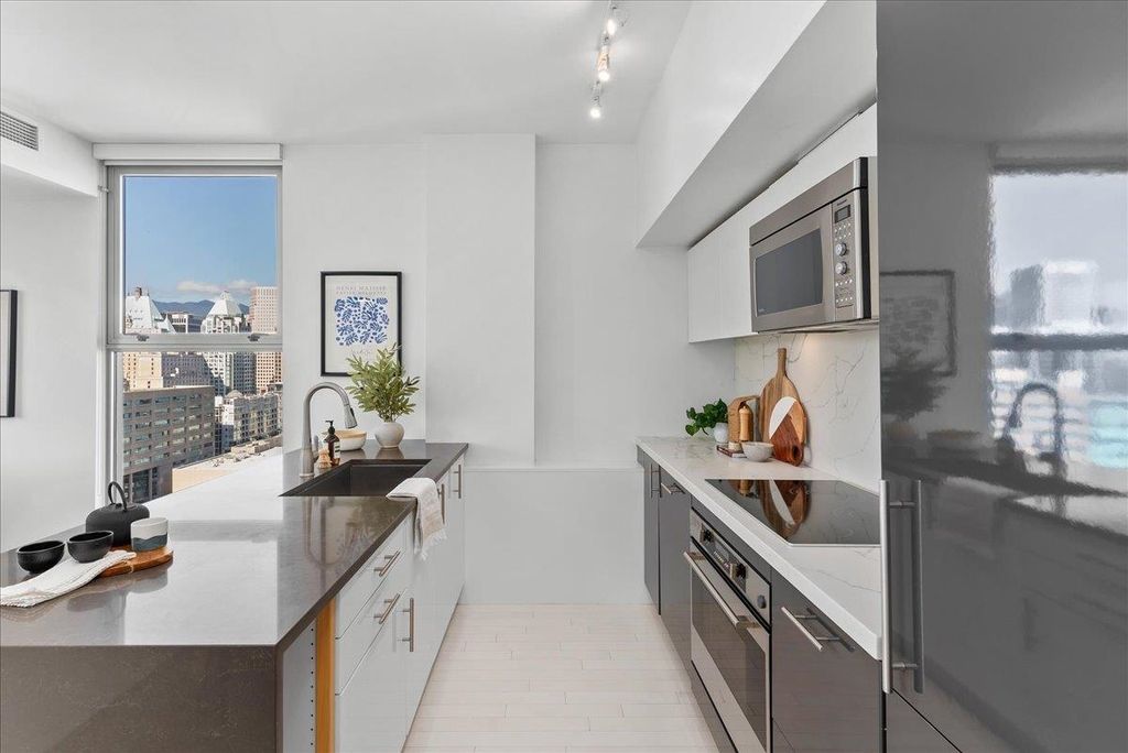 listing image 1108128065741972741