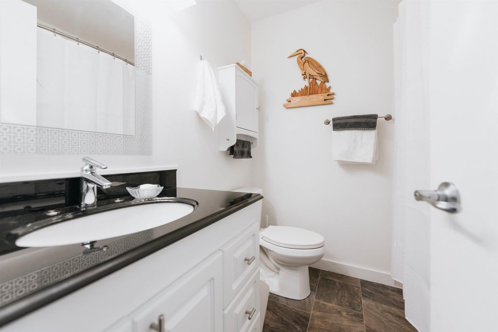 listing image 1106475326808502816