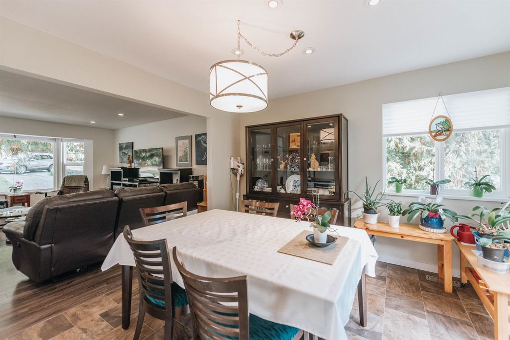 listing image 1102016301547767874