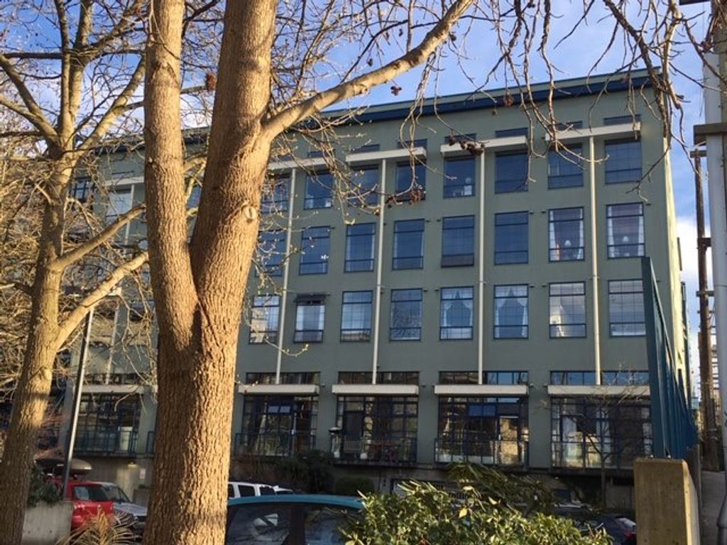 listing image 1103793558247419268