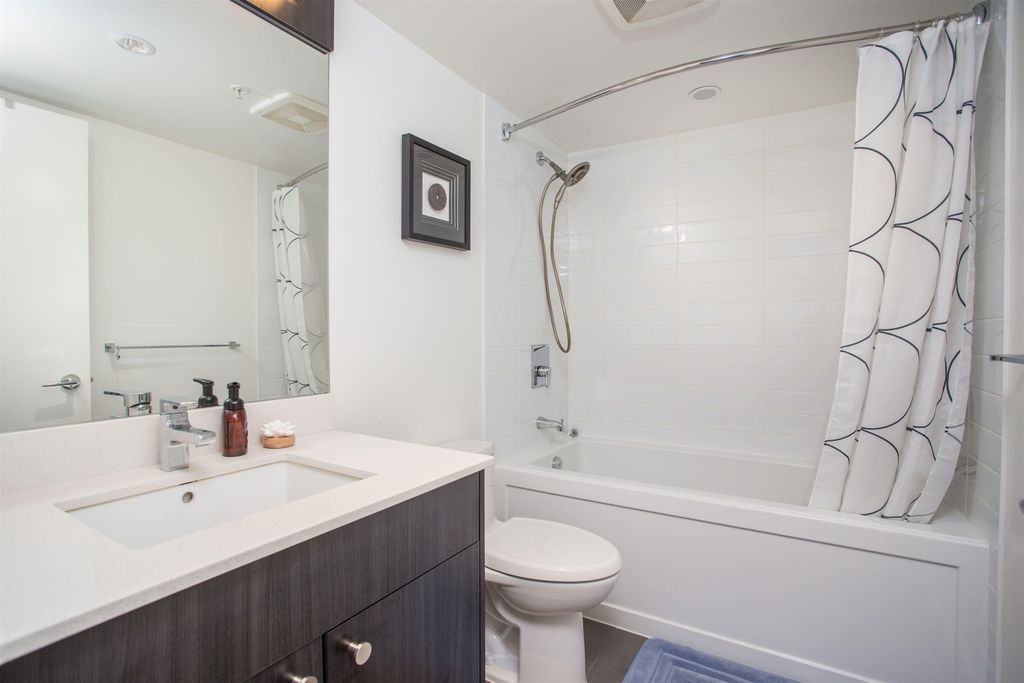 listing image 1103432534883780097