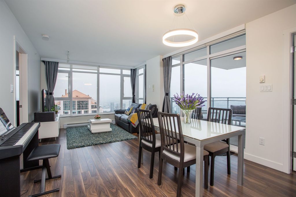 listing image 1109348299835412410