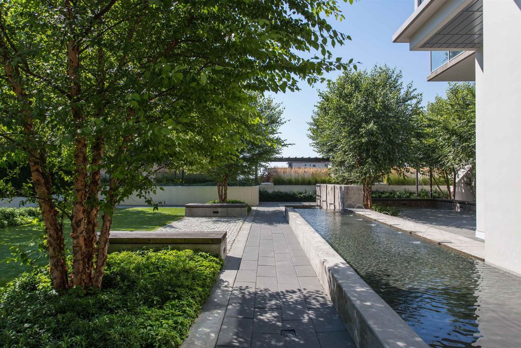 listing image 1106322540840080381