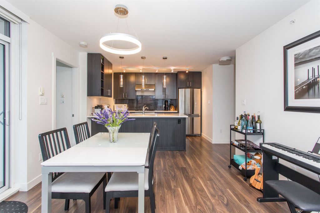 listing image 1105176652912480713