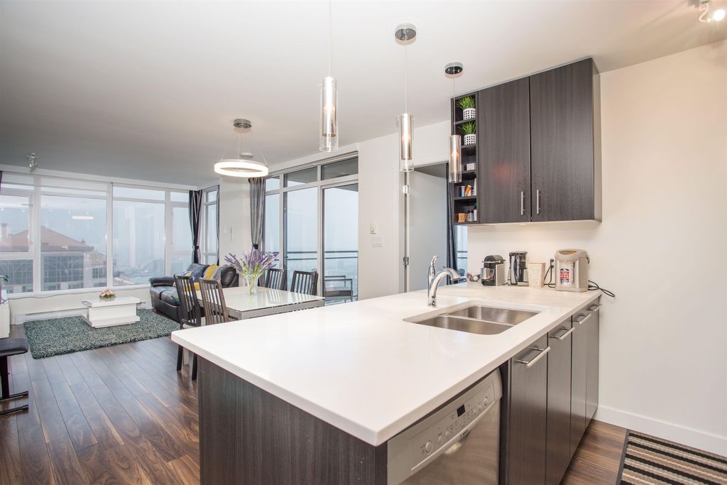 listing image 1102915832461093580