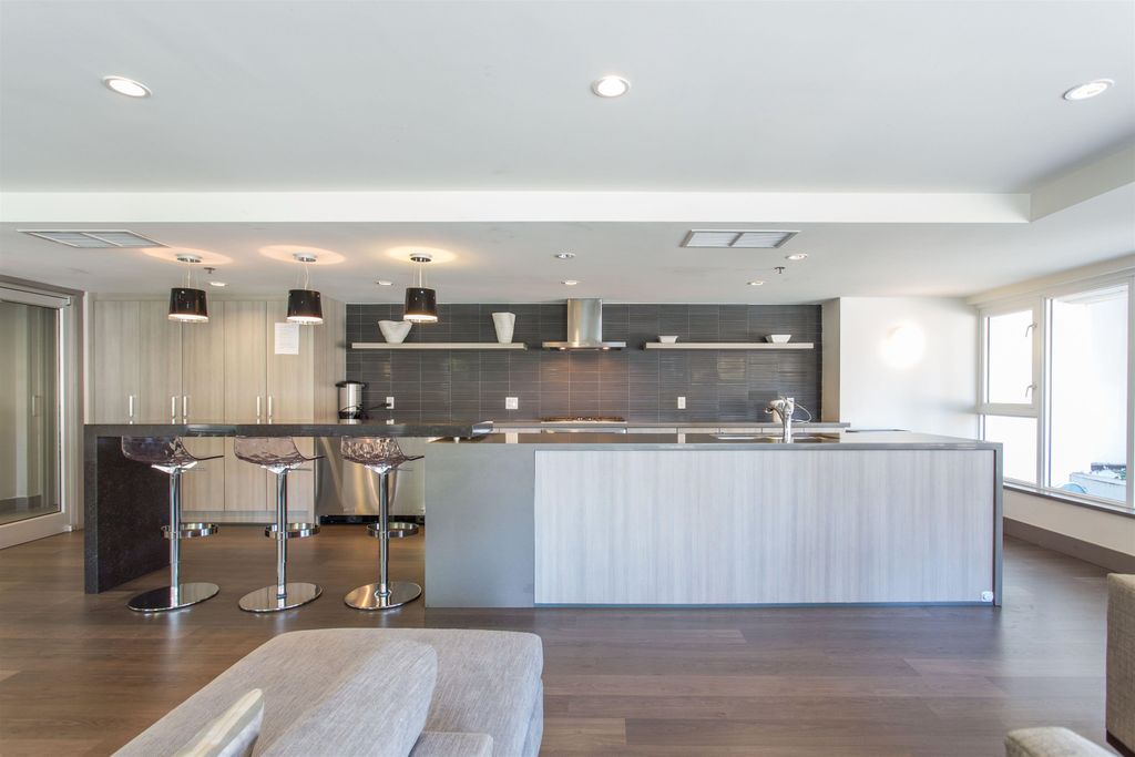 listing image 1104857839123185825