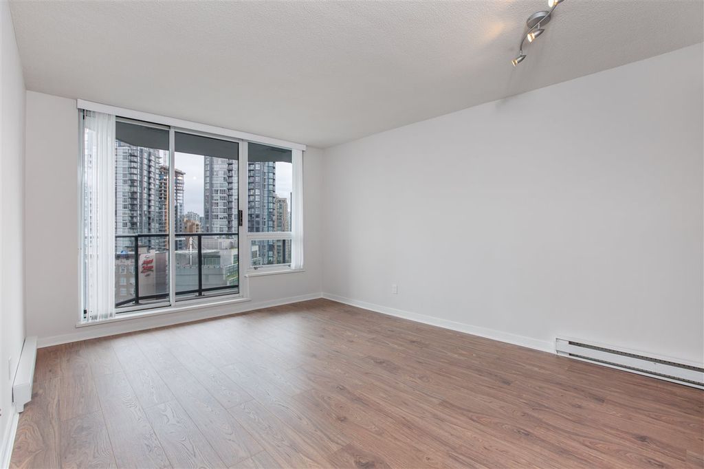 listing image 1101568284183350413