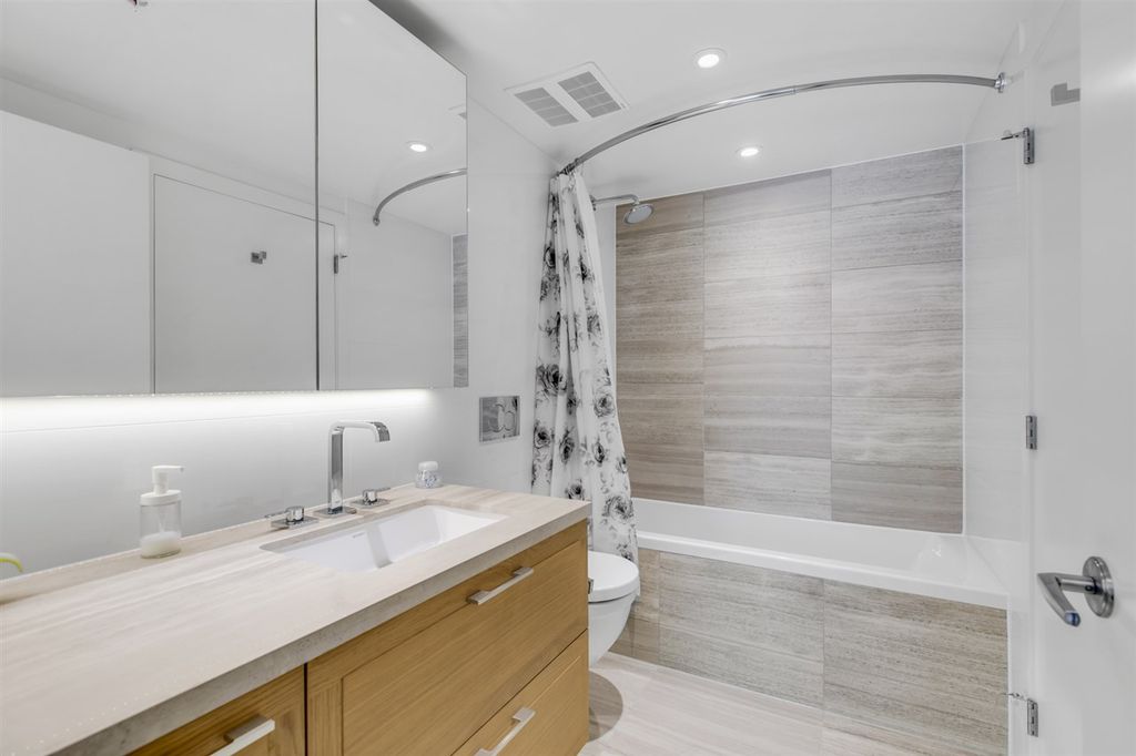 listing image 1101768918382493571