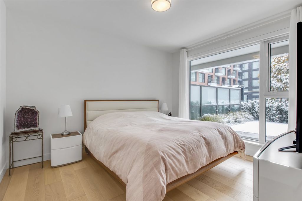 listing image 1105359885944709842