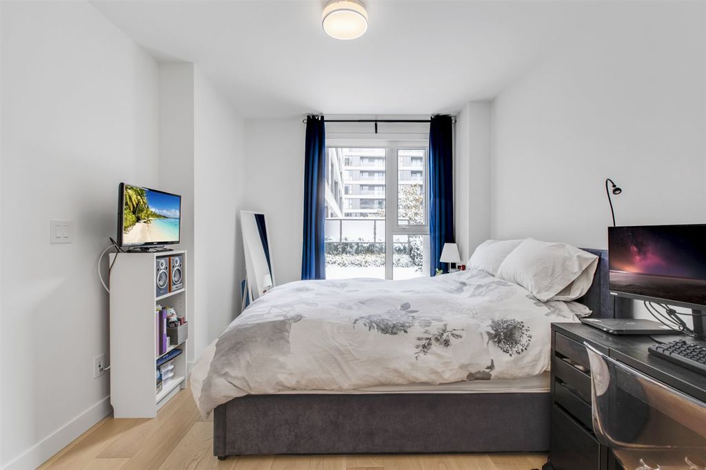 listing image 1102258413867158344