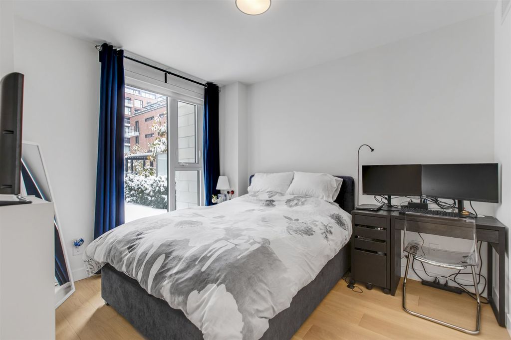 listing image 1102799132237856402