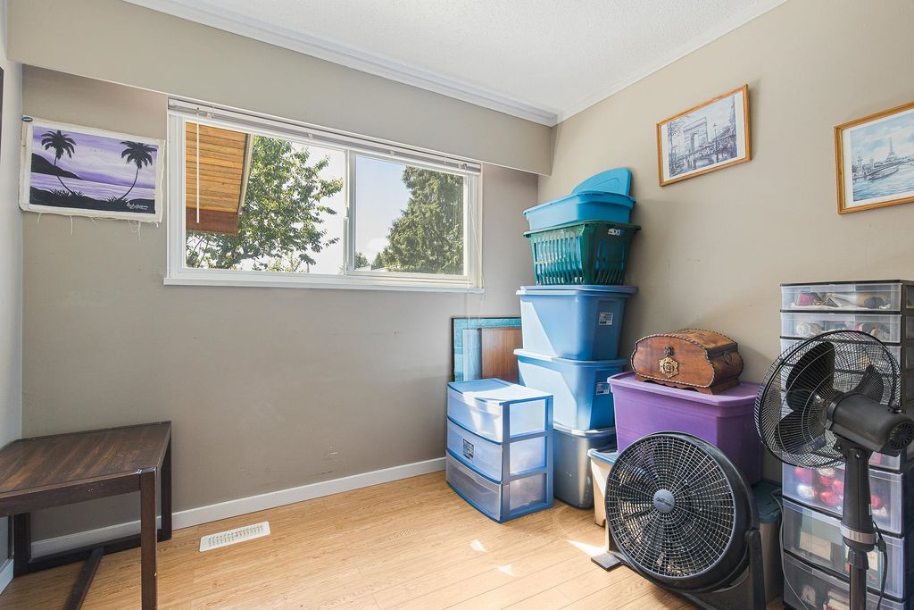 listing image 1106321636397140296
