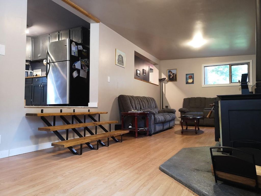 listing image 1105402412931594877