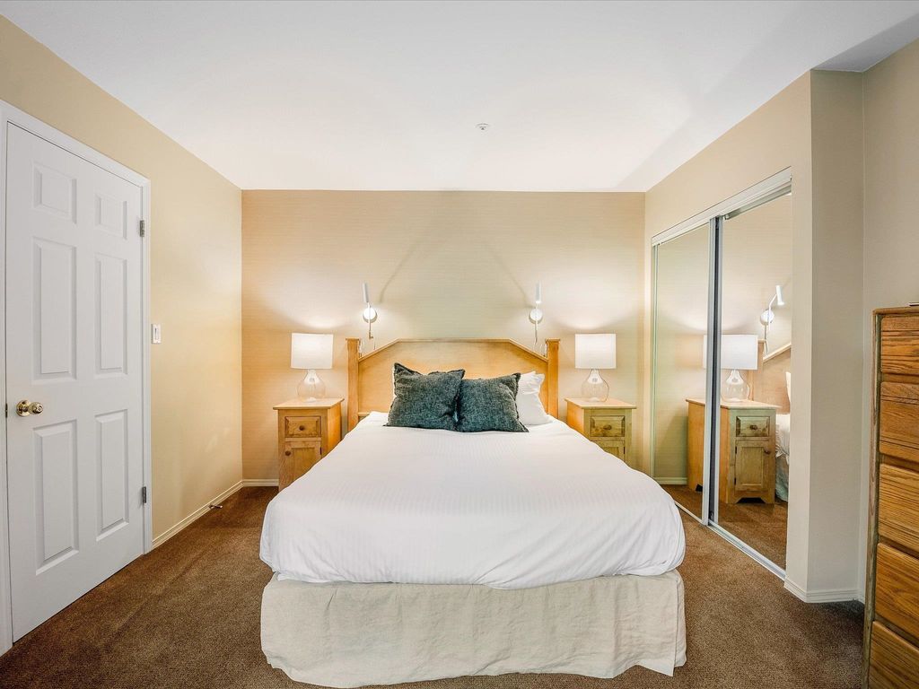 listing image 1102570595477945916