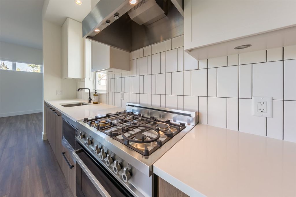 listing image 1106801263052356497